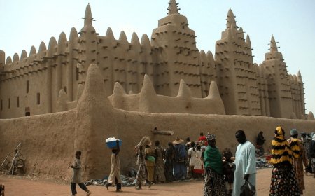 Grandes Impérios Africanos: Gana, Mali e Songhai (700–1600)